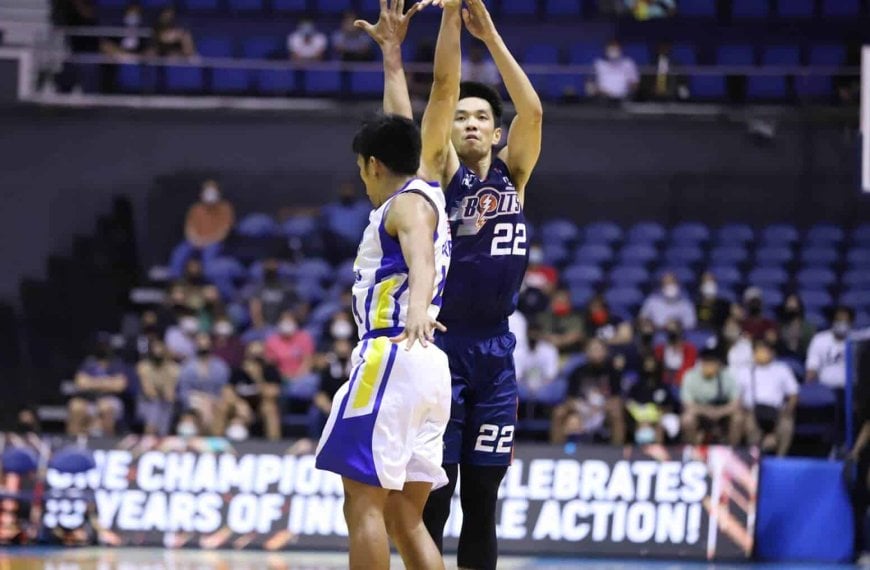 A basketball player attempts to block a shot during Meralco's game against Magnolia in the semifinals of PBA Governors' Cup.
