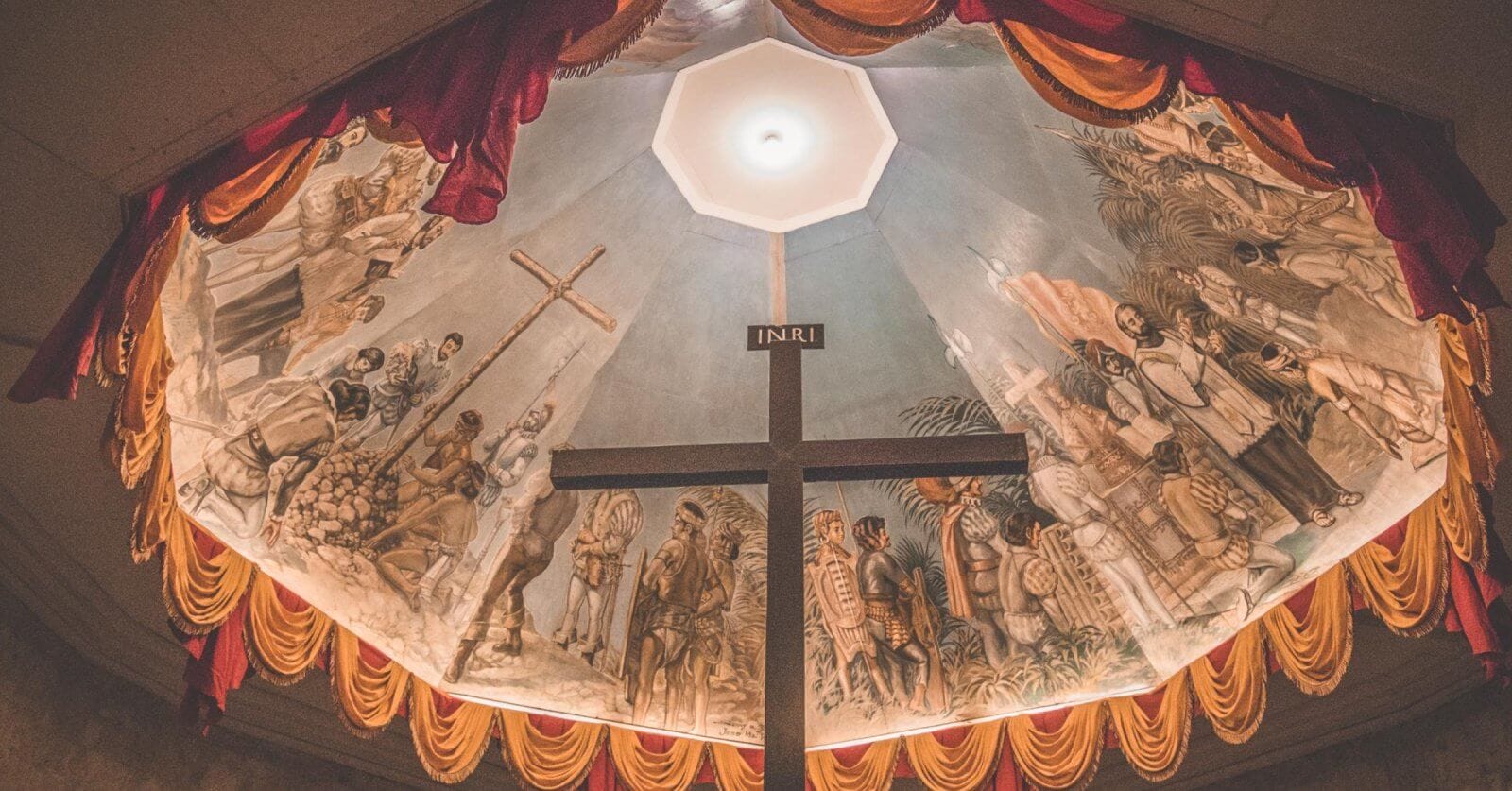 Cebu is known for its delicious pasalubong, from dried mangoes to lechon. Its unique souvenirs reflect the island's rich culture, offering something special for everyone.